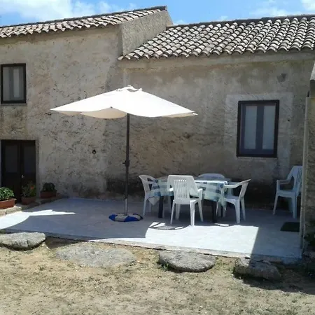 Antico Stazzo Gallurese Lu Capitanu Trinità dʼAgultu